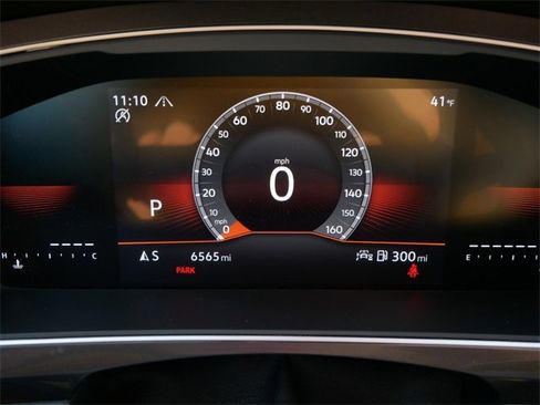 Certified 2024 Volkswagen Tiguan SE R-Line image 34