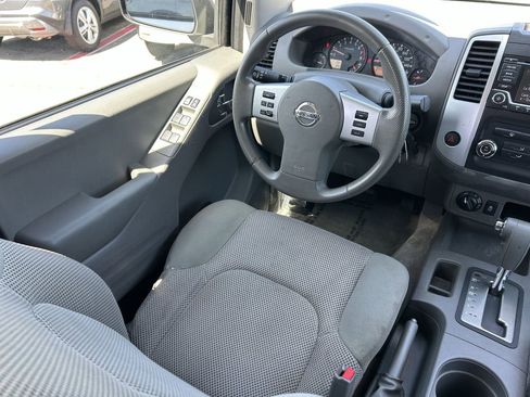 Used 2016 Nissan Frontier SV image 15