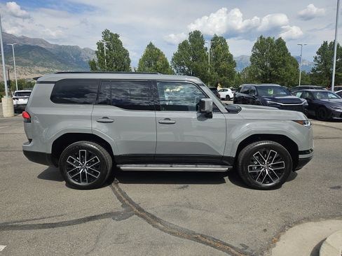 Used 2026 Lexus GX 550 w/ Accessory Package (2T) AWD/4WD image 4