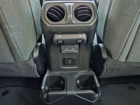 Used 2025 Jeep Wrangler Unlimited Sahara AWD/4WD image 28