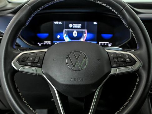 Certified 2023 Volkswagen Taos SE w/ Panoramic Sunroof Package AWD/4WD image 18