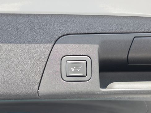 Certified 2025 Buick Envision Avenir AWD/4WD image 7
