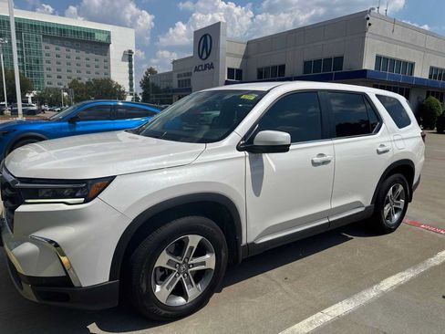 Used 2025 Honda Pilot EX-L image 2