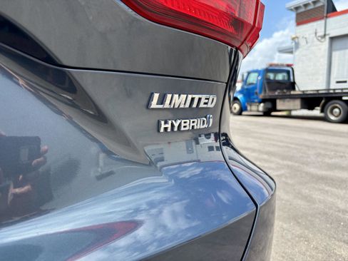 Used 2022 Toyota Venza Limited AWD/4WD image 33