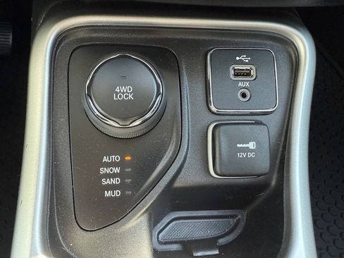 Used 2018 Jeep Compass Latitude w/ Cold Weather Group AWD/4WD image 20