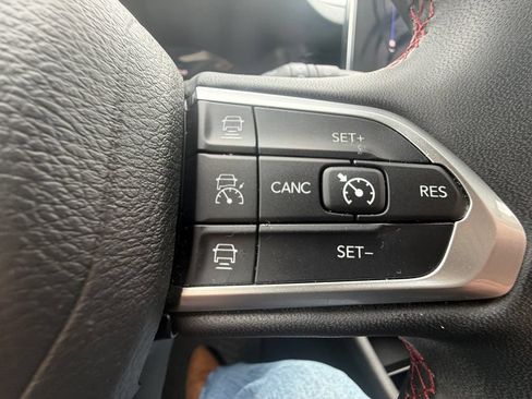 Used 2025 Jeep Compass Trailhawk AWD/4WD image 17