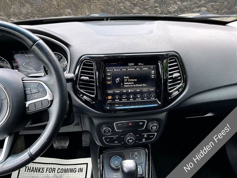 Used 2018 Jeep Compass Latitude w/ Popular Equipment Group AWD/4WD image 6