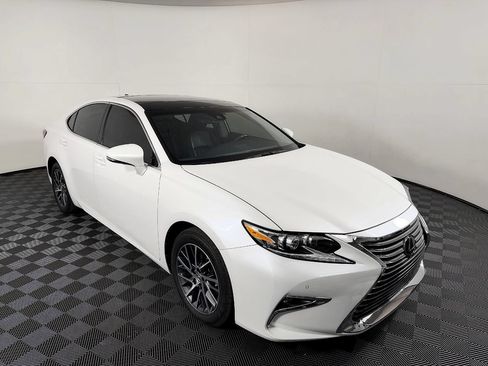 Used 2016 Lexus ES 350 w/ Luxury Package w/Wood Trim FWD image 6