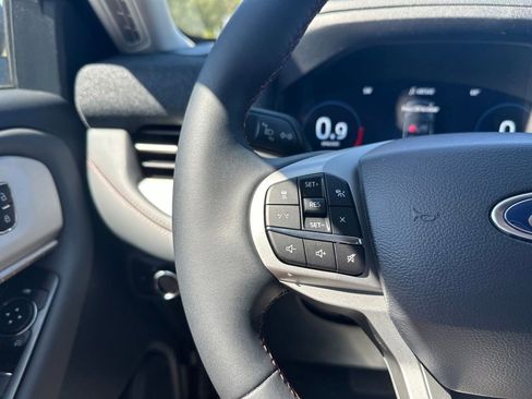 New 2026 Ford Explorer Active RWD image 18