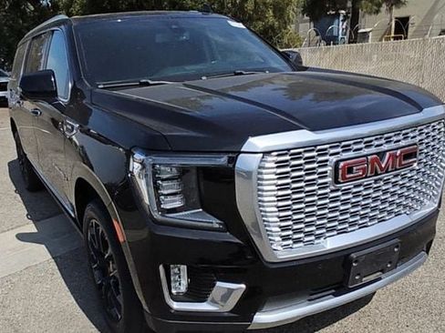 Used 2022 GMC Yukon XL Denali AWD/4WD image 2