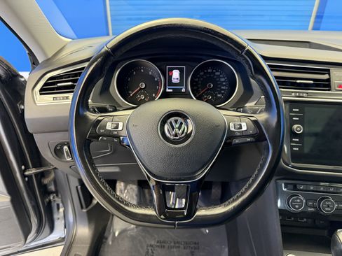 Used 2018 Volkswagen Tiguan SEL FWD image 15