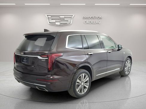 Used 2021 Cadillac XT6 Premium Luxury image 2