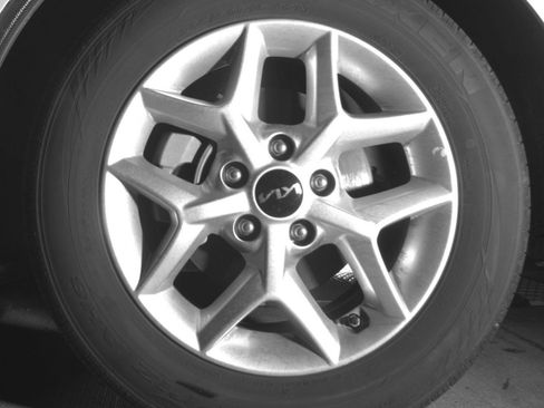 Used 2025 Kia Soul LX w/ LX Technology Package FWD image 15