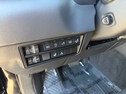 Used 2023 Toyota Tundra Platinum AWD/4WD image 19