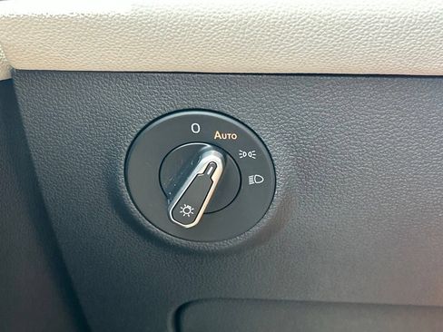 Certified 2025 Volkswagen Taos S FWD image 29