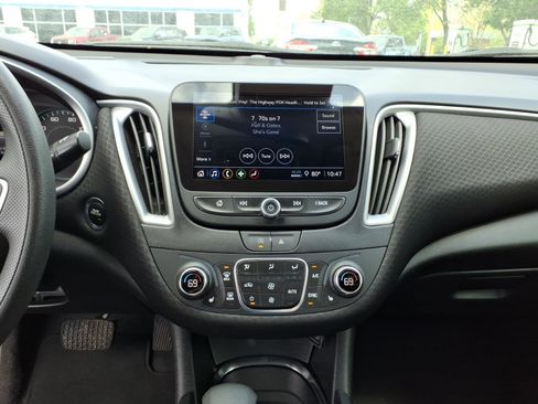 Used 2024 Chevrolet Malibu LT image 11