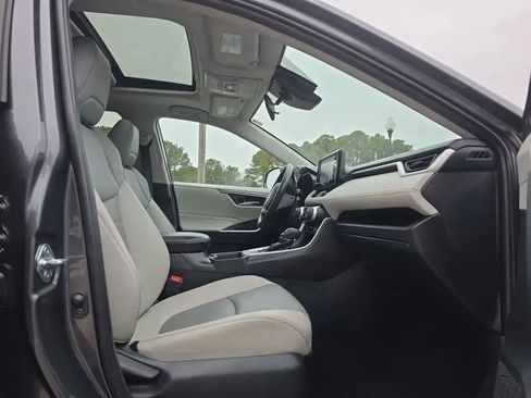 Used 2021 Toyota RAV4 XLE Premium image 48