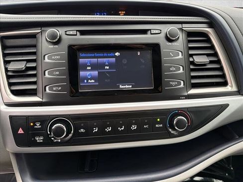 Used 2019 Toyota Highlander LE image 19