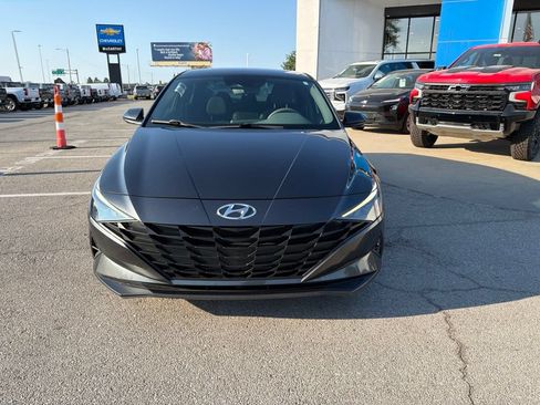 Used 2022 Hyundai Elantra SEL w/ Preferred Accessory Package FWD image 8