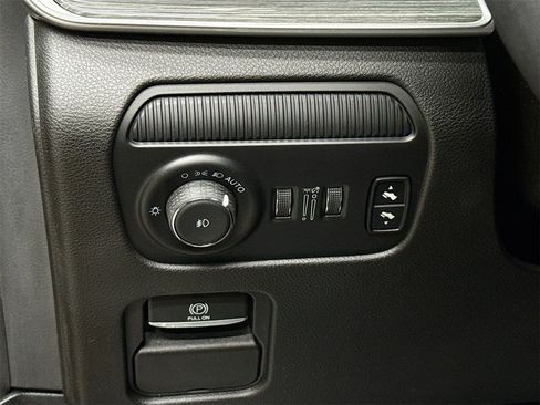 Used 2022 Jeep Wagoneer Series III w/ Flexible Seating Group image 10