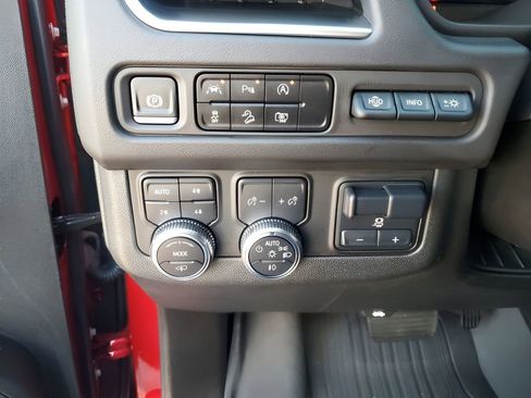 Used 2024 GMC Yukon XL AT4 w/ AT4 Premium Plus Package image 33