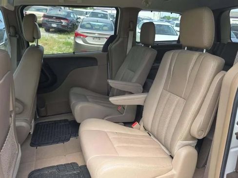 Used 2015 Chrysler Town & Country Touring-L w/ Driver Convenience Group FWD image 21