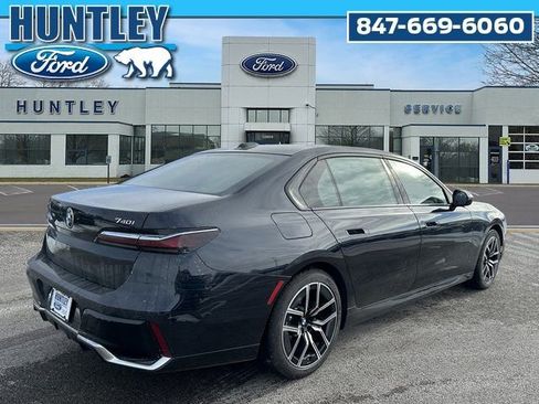 Used 2024 BMW 740i xDrive image 5