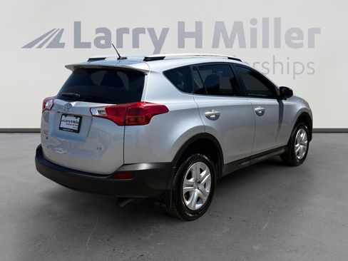 Used 2014 Toyota RAV4 LE FWD image 5