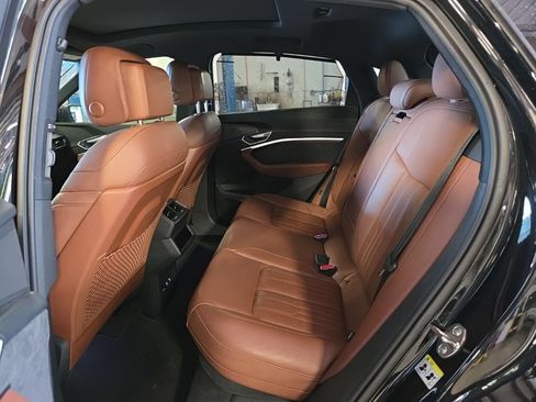 Used 2021 Audi e-tron Prestige w/ Prestige Package AWD/4WD image 5