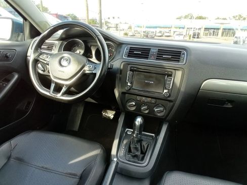 Used 2015 Volkswagen Jetta SE FWD image 13
