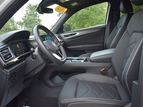 Used 2024 Volkswagen Atlas Cross Sport SE image 25