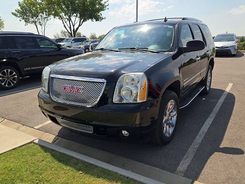 Used 2014 GMC Yukon Denali AWD/4WD image 1