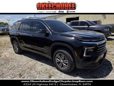 Used 2024 Chevrolet Traverse LT AWD/4WD image 1