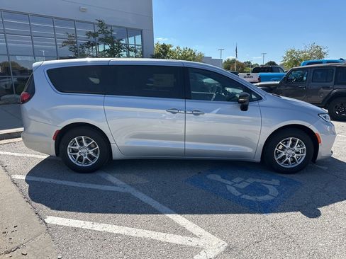 New 2026 Chrysler Pacifica Select image 34