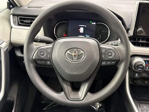Used 2025 Toyota RAV4 XLE w/ Convenience Package FWD image 16