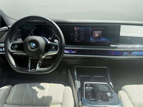 Used 2025 BMW 760i xDrive w/ Executive Package AWD/4WD image 34