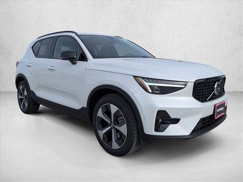 New 2026 Volvo XC40 B5 Plus w/ Climate Package image 7