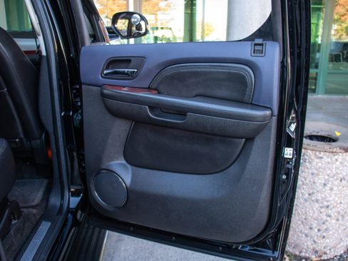 Used 2008 Cadillac Escalade EXT image 23