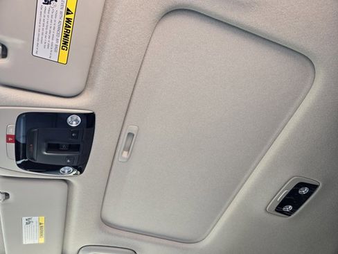 New 2025 Kia Niro EX Touring image 17