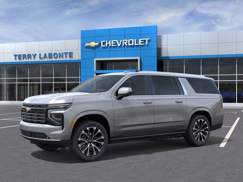 New 2026 Chevrolet Suburban High Country AWD/4WD image 3
