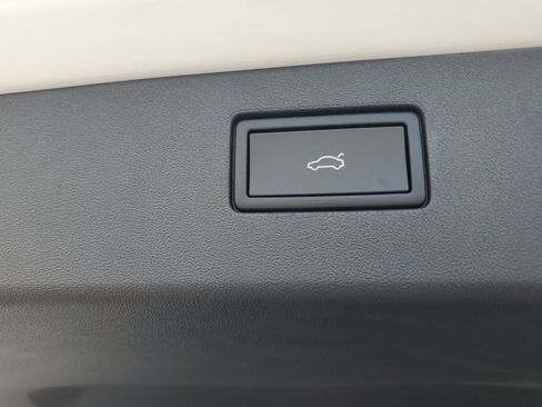 Certified 2026 Volkswagen Tiguan SE FWD image 17