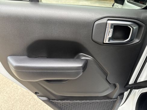 Used 2024 Jeep Wrangler Sport S image 24