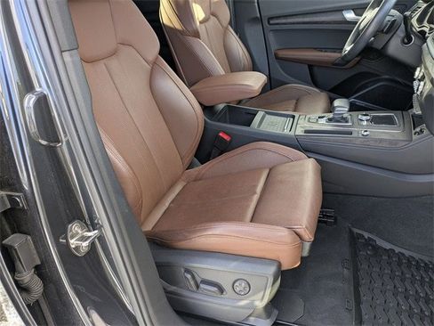 Used 2019 Audi Q5 Prestige w/ Prestige Package image 18