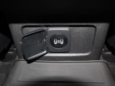 Used 2025 Lincoln Corsair AWD image 28