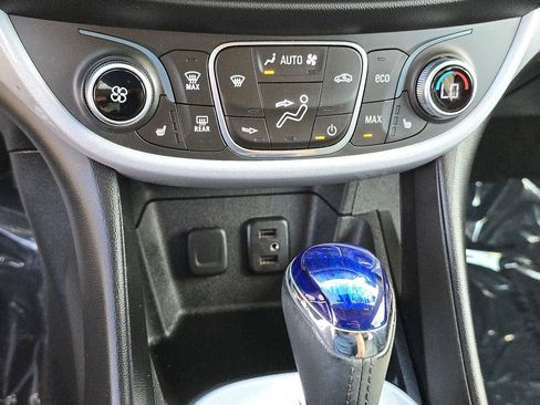 Used 2018 Chevrolet Volt LT w/ Comfort Package image 31