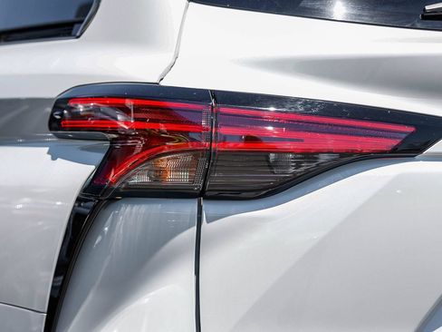 Used 2025 Toyota Sienna Platinum AWD/4WD image 8