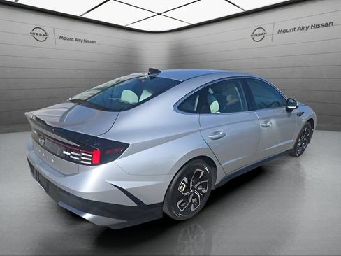 Used 2025 Hyundai Sonata SEL FWD image 4