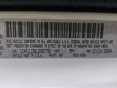 Used 2018 Jeep Cherokee Latitude w/ Altitude Package image 33