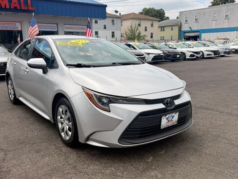 Used 2023 Toyota Corolla LE FWD image 2