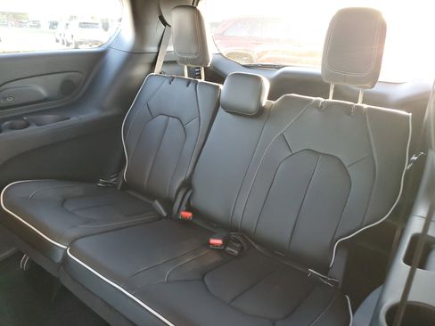 New 2026 Chrysler Pacifica Limited w/ S Appearance Package image 10